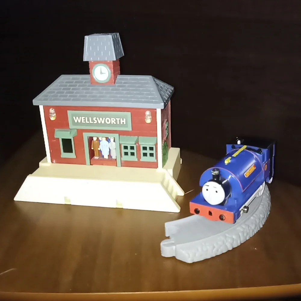 Tomy Thomas & Friends Take Along Wellsworth Station Lights Sound Engine & Track